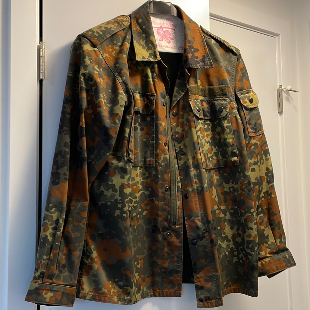 Army print straight bomber. Medium. Oversized. MINT